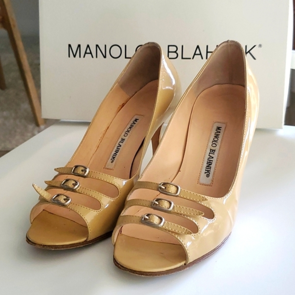 MANOLO BLAHNIK patent leather Burta pumps in original dustbag & box, sz 36